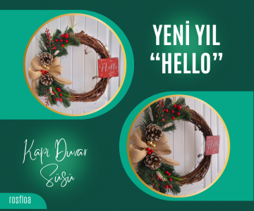 Hello Yeni Yıl Kokina, Çam Dalı, Kozalak Detaylı Yılbaşı Kapı Süsü Çelenk Hediyelik (33 CM)